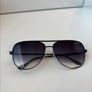 QUAY X DESI High key black/fade